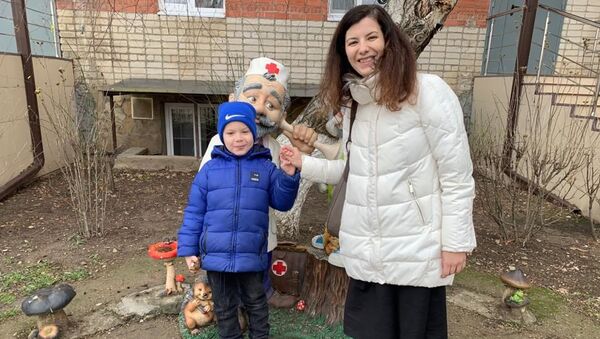 Миша Якимчик наконец встретился с мамой - Sputnik Беларусь