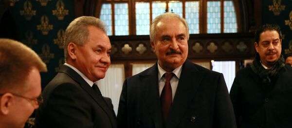 Глава Ливийской национальной армии (ЛНА) Халифа Хафтар и министр обороны РФ Сергей Шойгу - Sputnik Беларусь