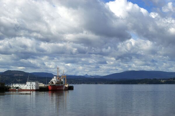 Канадское судно береговой охраны в Северном Сааниче в проливе Аро, разделяющем остров Ванкувер и острова Залива в Британской Колумбии - Sputnik Беларусь