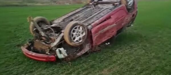 Ехала 130 км/ч: скоростной заезд девушки по М6 закончился в поле  - Sputnik Беларусь