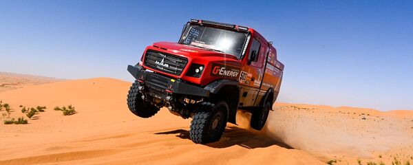 Экипаж Сергея Вязовича на Дакаре-2020 - Sputnik Беларусь