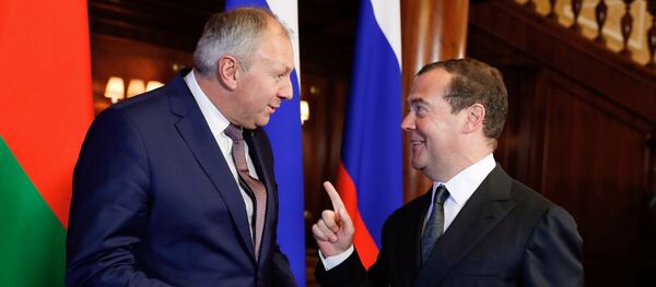 Премьер-министр Беларуси Сергей Румас и зампред Совбеза РФ Дмитрий Медведев - Sputnik Беларусь