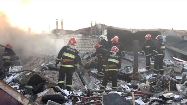 МЧС показало кадры с места взрыва гаражей в Бресте - Sputnik Беларусь