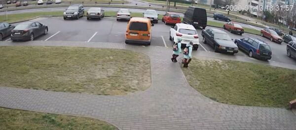 ГАИ опубликовала видео наезда  на двух школьников в Гродно  - Sputnik Беларусь