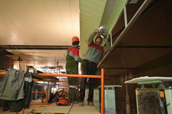 Алеся пошла за новой звездой: репортаж из метро, которого еще не видели - Sputnik Беларусь