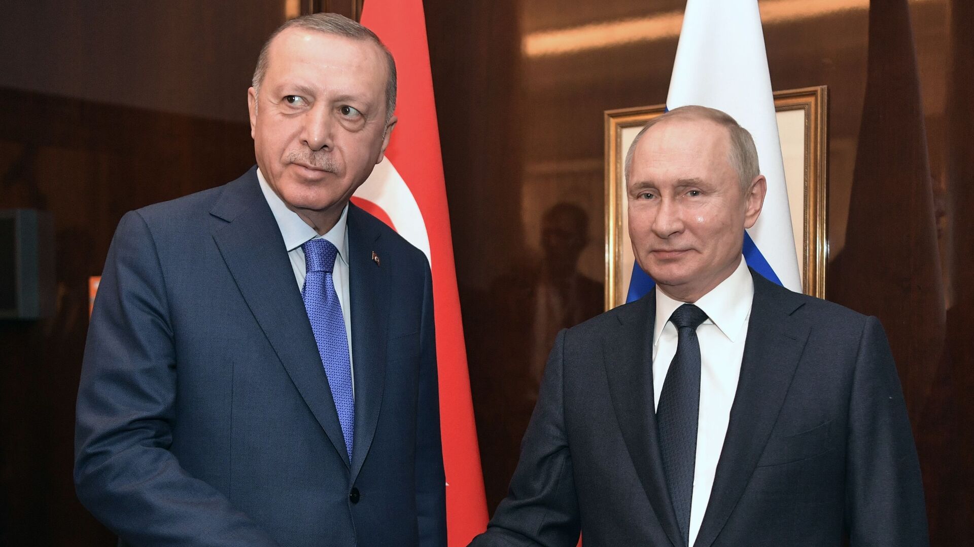 Президент РФ Владимир Путин и президент Турции Реджеп Тайип Эрдоган (слева) - Sputnik Беларусь, 1920, 26.04.2022