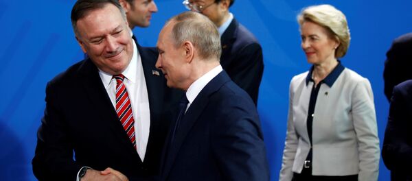 Госсекретарь США Майк Помпео и президент России Владимир Путин - Sputnik Беларусь