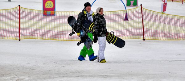 Горнолыжный комплекс Логойск работает, даже несмотря на теплую погоду - Sputnik Беларусь