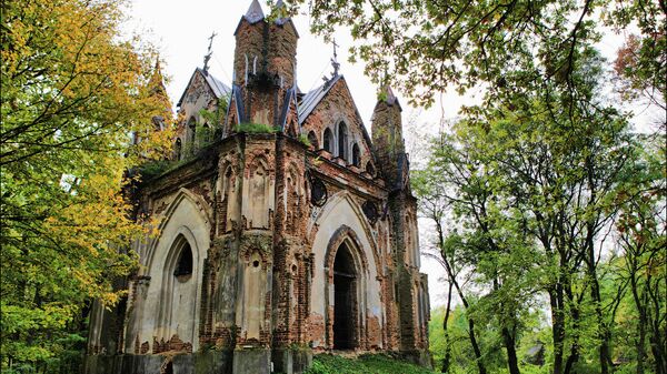 Неоготическая часовня-усыпальница рода Ожешко в Закозеле Дрогиченского района - Sputnik Беларусь