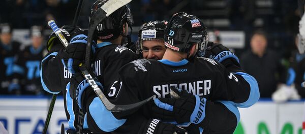 Динамовцы празднуют победу над Спартаком - Sputnik Беларусь