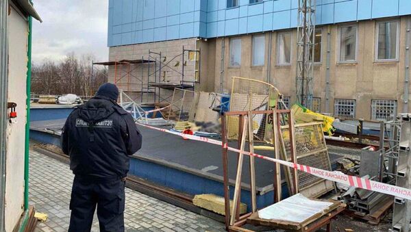 Рабочий упал с 14-го этажа в Минске и погиб  - Sputnik Беларусь