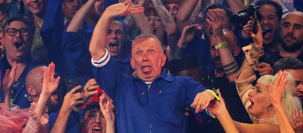 Жан-Поль Готье во время прощального показа Жан-Поль Готье во время прощального показа - Sputnik Беларусь