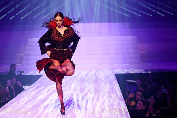 Прощание с подиумом: как Готье провел свой последний модный показ - Sputnik Беларусь