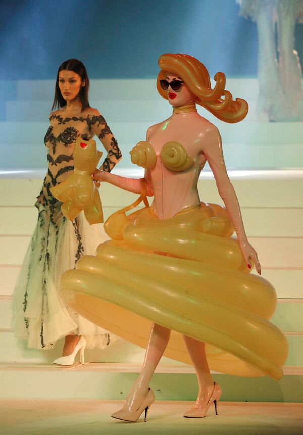 Прощание с подиумом: как Готье провел свой последний модный показ - Sputnik Беларусь