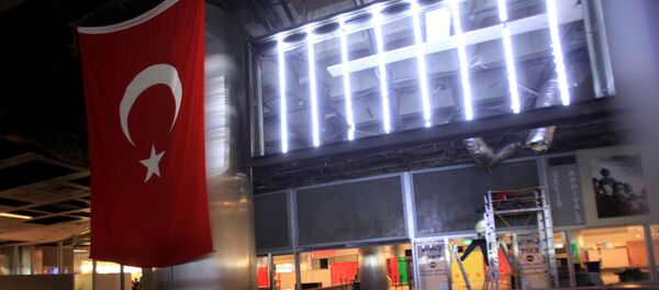 У входа в международный аэропорт имени Ататюрка в Стамбуле - Sputnik Беларусь