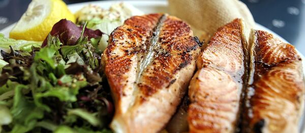 Блюдо из лосося, архивное фото - Sputnik Беларусь