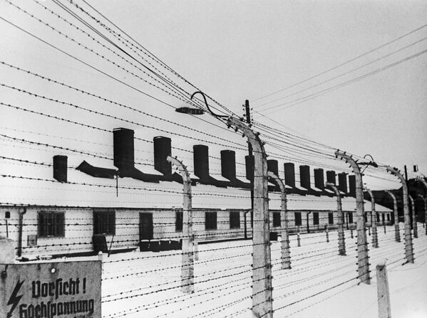 Концентрационный лагерь Освенцим на территории Польши. Как свидетельствуют документы Нюрнбергского трибунала, в лагере в 1941-1945 годах умерщвлено 2,8 миллиона человек, 90% из которых были евреи. - Sputnik Беларусь