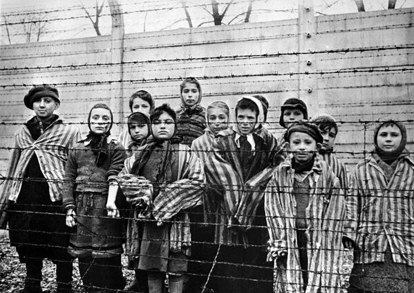 Дети, заключенные концентрационного лагеря Освенцим. - Sputnik Беларусь