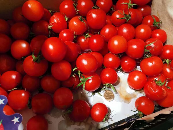 Нас кормят отходами! Почему магазины массово продают гнилые овощи и фрукты - Sputnik Беларусь