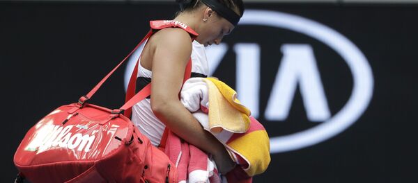 Арина Соболенко уходит с корта после поражения на Australian Open - Sputnik Беларусь