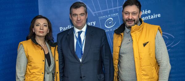 Глава Sputnik Эстония Елена Черышева, председатель комитета Государственной Думы РФ по международным делам Леонид Слуцкий и исполнительный директор МИА Россия сегодня Кирилл Вышинский - Sputnik Беларусь