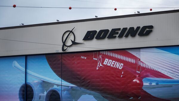 Логотип Boeing на заводе компании - Sputnik Беларусь