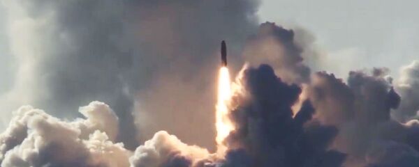 Запуск ракеты Булава по полигону Кура с подводного крейсера Юрий Долгорукий в Белом море - Sputnik Беларусь