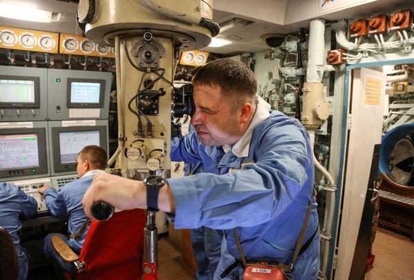Старший помощник командира корабля на центральном посту атомной подводной лодки К-535 Юрий Долгорукий - Sputnik Беларусь