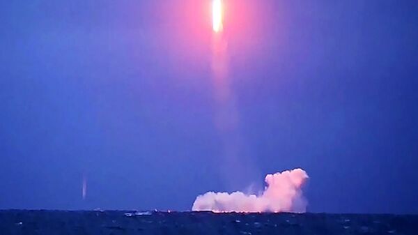 Пуск баллистической ракеты Синева с борта Ракетного подводного крейсера стратегического назначения Верхотурье - Sputnik Беларусь