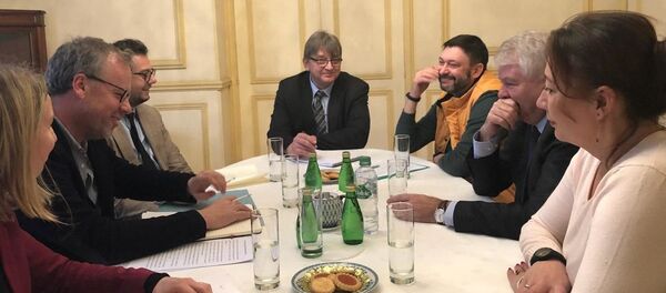 Глава Репортеров без границ Кристоф Делуар на встрече со Sputnik Эстония - Sputnik Беларусь