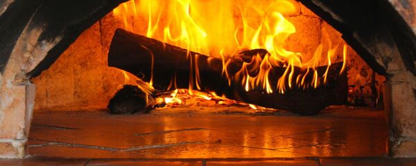 Дрова в печи, архивное фото - Sputnik Беларусь