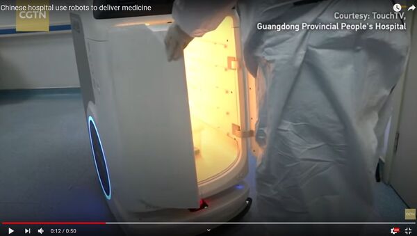 Китайская больница наняла роботов для доставки лекарств - видео - Sputnik Беларусь