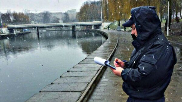 Следователи  на месте обнаружения тела убитой женщины в Минске - Sputnik Беларусь