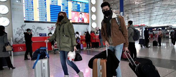 Пассажиры в аэропорту - Sputnik Беларусь
