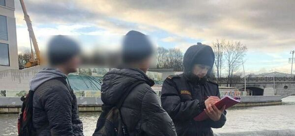 Двое подростков выловили из Свислочи гранату - Sputnik Беларусь