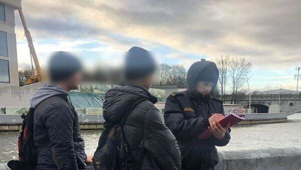 Двое подростков выловили из Свислочи гранату - Sputnik Беларусь