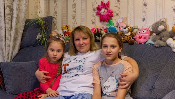 Татьяна Пономаренко с дочерьми - Sputnik Беларусь
