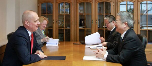 Намеснік міністра замежных спраў Беларусі Андрэй Дапкюнас і пасол КНР у Мінску Цуй Цымін Намеснік міністра замежных спраў Беларусі Андрэй Дапкюнас і пасол КНР у Мінску Цуй Цымін - Sputnik Беларусь