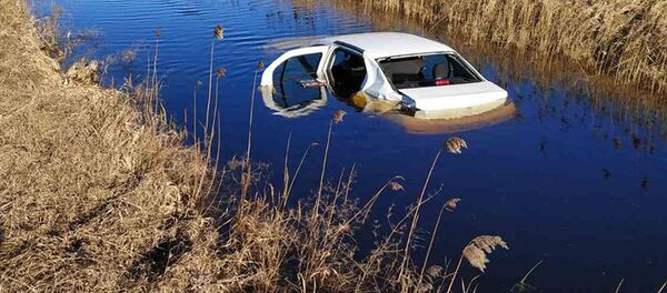 Машина в канале - Sputnik Беларусь