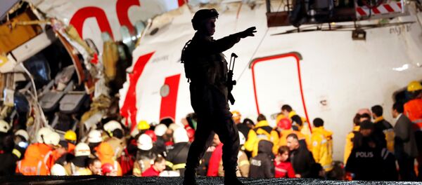 На месте жесткой посадки самолета в Стамбуле - Sputnik Беларусь