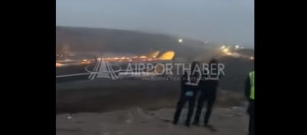 Появилось видео аварийной посадки самолета в аэропорту Стамбула - Sputnik Беларусь