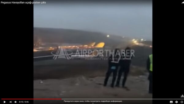 Появилось видео аварийной посадки самолета в аэропорту Стамбула - Sputnik Беларусь