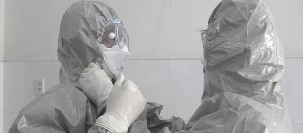 Китайские врачи в защитных костюмах - Sputnik Беларусь
