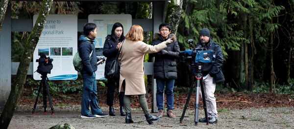 Представители средств массовой информации ожидают принца Гарри и Меган Представители средств массовой информации ожидают принца Гарри и Меган - Sputnik Беларусь