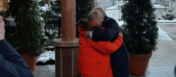 Лукашэнка і Пуцін сустрэліся ў Сочы: пажартавалі і абняліся Лукашэнка і Пуцін сустрэліся ў Сочы: пажартавалі і абняліся - Sputnik Беларусь