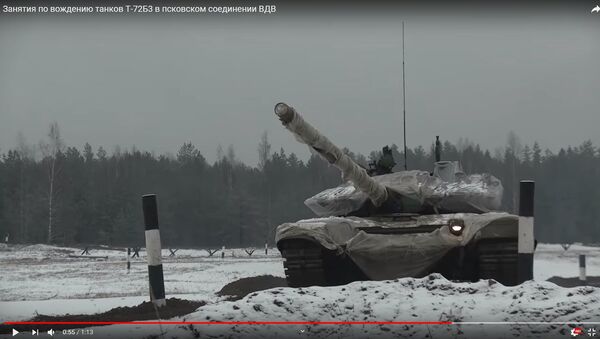 Відэафакт: расійскія дэсантнікі рыхтуюцца да танкавага біятлону - Sputnik Беларусь