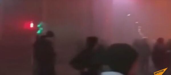 Перевернутые машины и пожары: видео массовой драки в Казахстане Перевернутые машины и пожары: видео массовой драки в Казахстане - Sputnik Беларусь