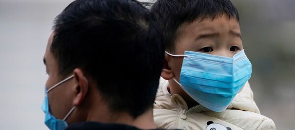 Пассажиры в масках на железнодорожном вокзале Шанхая - Sputnik Беларусь