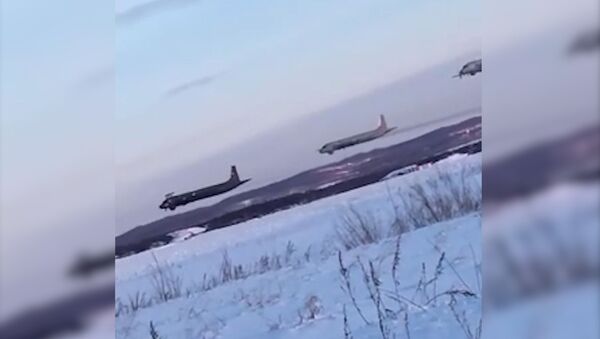 Экстремальный полет российских противолодочных самолетов Ил-38 - видео - Sputnik Беларусь