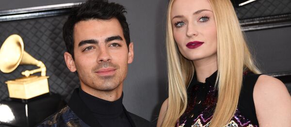 Британская актриса Софи Тернер и ее муж Джо Джонас - Sputnik Беларусь